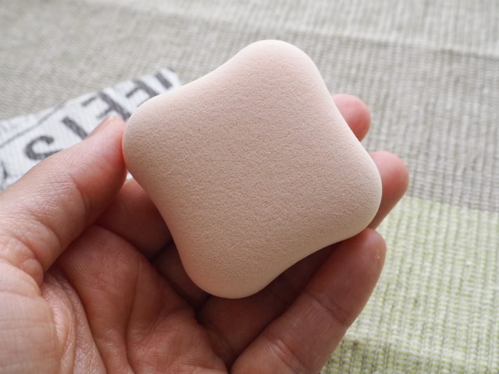 ファンデーションが染みこみにくいパフ