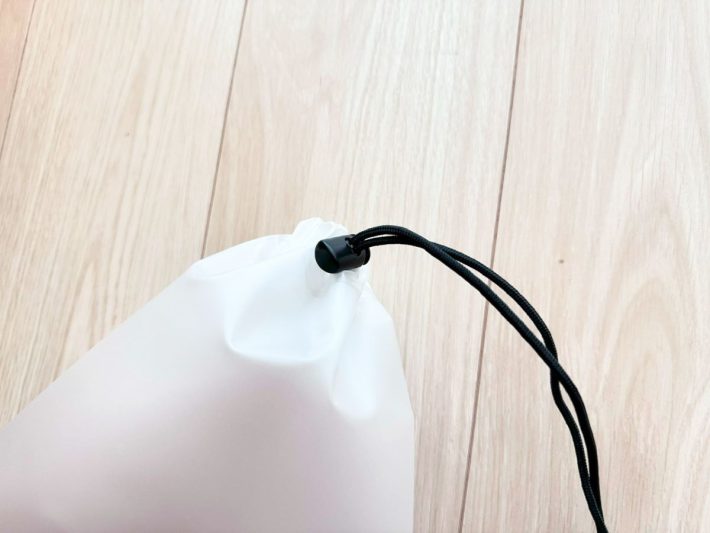 口をキュッと締めて固定することができる