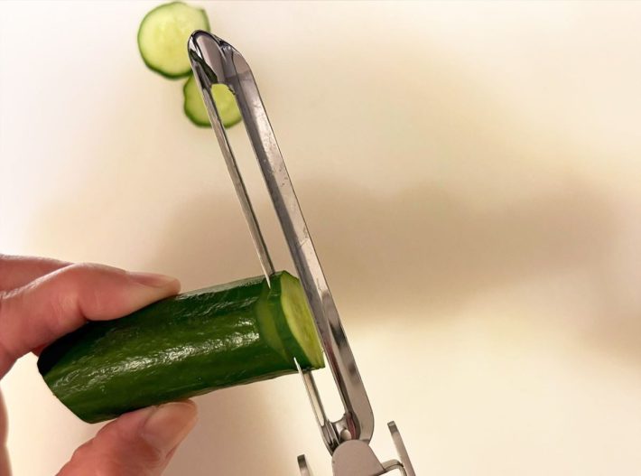 きゅうりも空中でカットできる