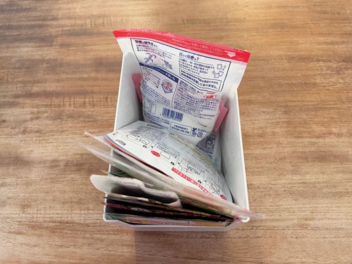 隙間なく詰めないと袋が倒れて雪崩状態に