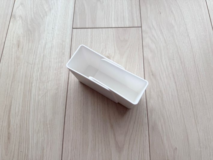 ケースをスライドさせて幅を自由に変えられる