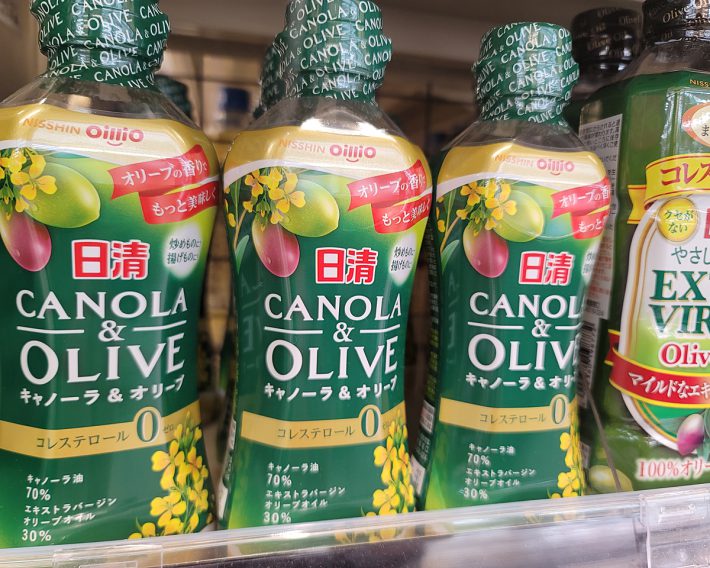 スーパーに並ぶオリーブオイル