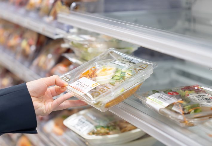 コンビニのサラダ