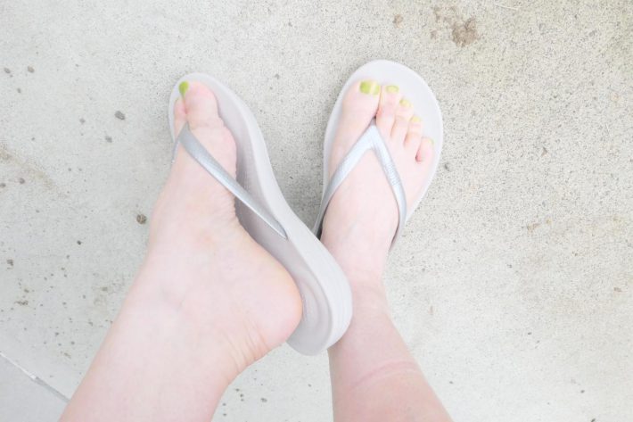 一工夫あるソールのビーチサンダル