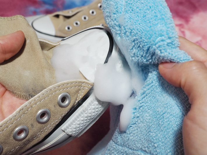 無印良品「水のいらない靴用泡クリーナー」