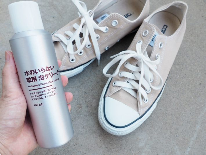 無印良品「水のいらない靴用泡クリーナー」