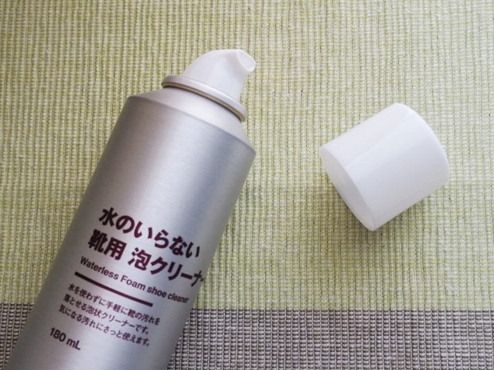 無印良品「水のいらない靴用泡クリーナー」
