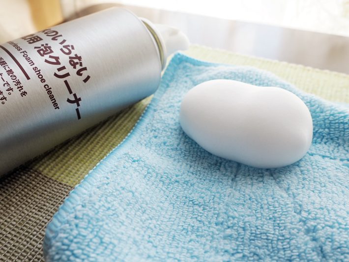 無印良品「水のいらない靴用泡クリーナー」