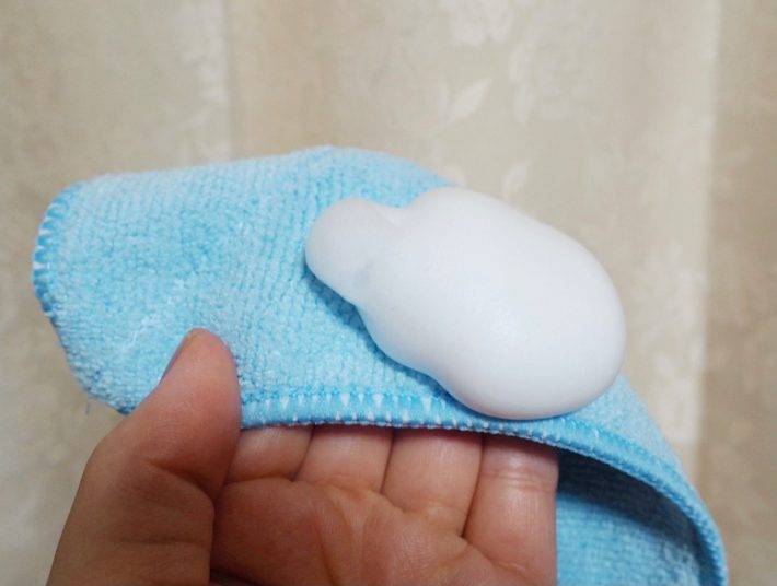 無印良品「水のいらない靴用泡クリーナー」