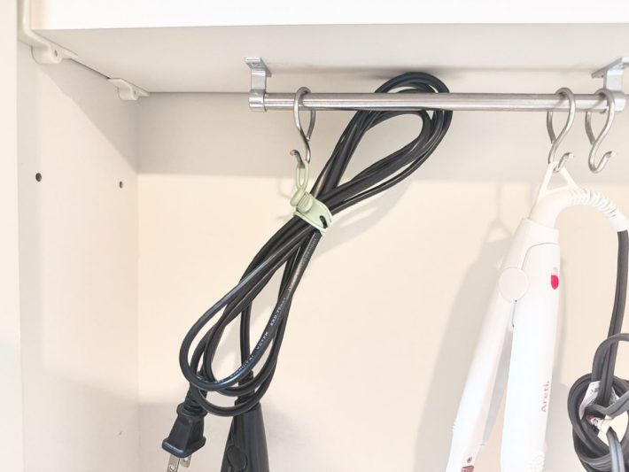 S字フックにかけて収納ができる