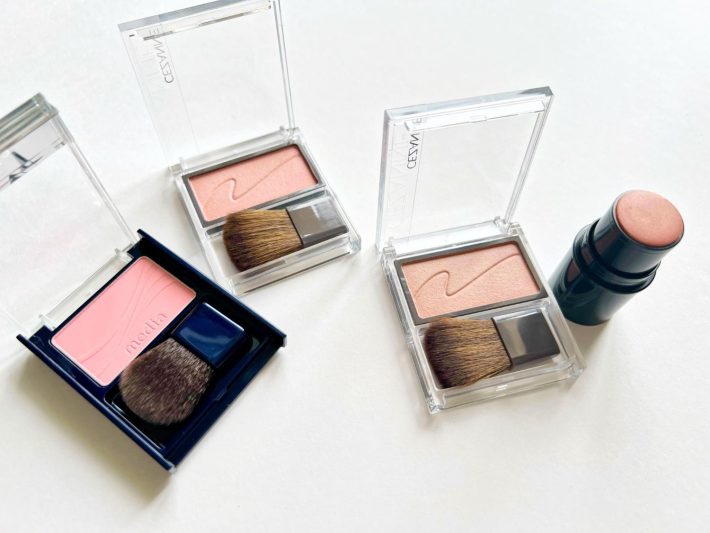 肌馴染みがよく顔色を明るく見せる色を選ぶ