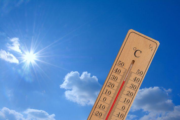 猛暑日の温度計