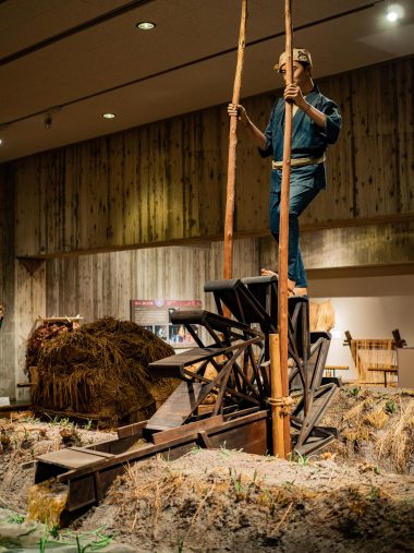 用水路や河川から田へ水をくみ上げるために使われた「踏車（ふみぐるま）」