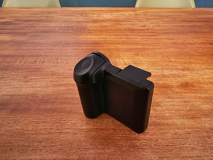 シャッターボタン付きのスマホホルダー