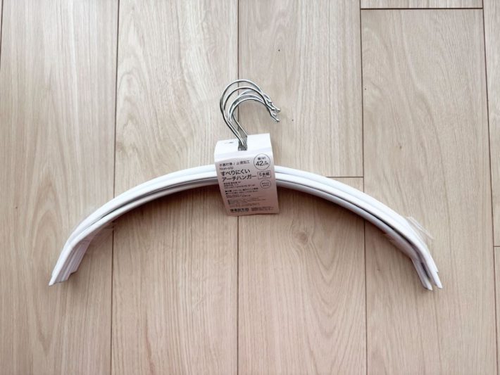 すべりにくいアーチ型ハンガー