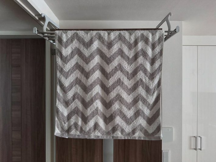 最大まで広げると大判のバスタオルも余裕で干せる