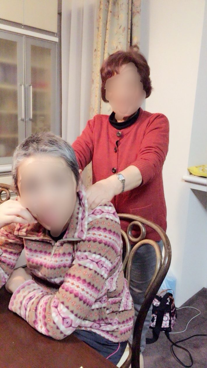 抗がん剤で髪が抜けた頭から白髪が生えてきてお爺さんのようなわたし