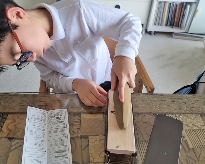 「KHS 鰹ぶし削り器（カバー付）」（貝印）を使う