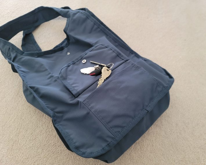 外ポケットにカギや財布が入る