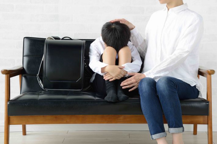 子どもを励ます母親