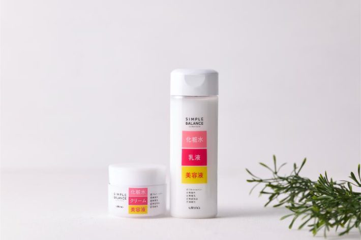 「シンプルバランス」ハリつやシリーズ　（左から）ハリつやジェル100g 1,100円（税込）ハリつやローション220mL 880円（税込）