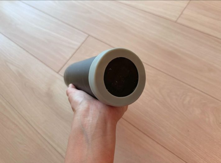 底のフチ部分をしっかり目隠ししてくれる