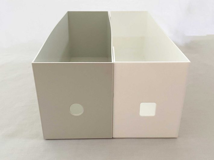 画像左：無印良品ポリプロピレン入りファイルボックス・スタンダードタイプ・1/2　画像右：ダイソーファイルボックス