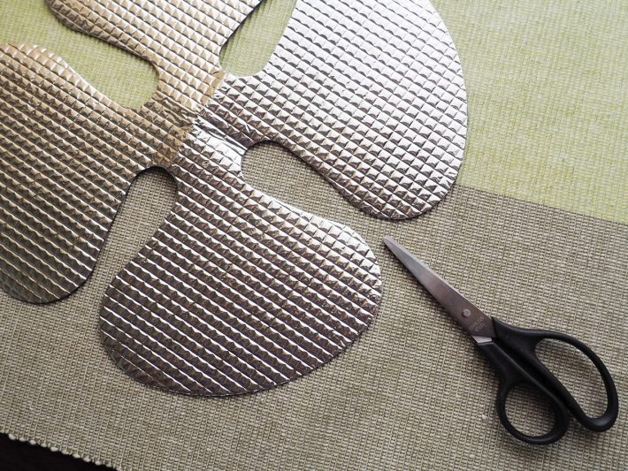 ダイソー「帽子用断熱アルミシート」