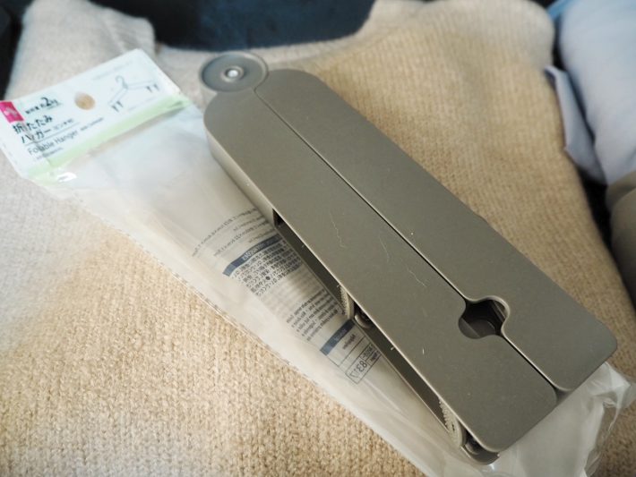 ダイソー「折りたたみハンガー」