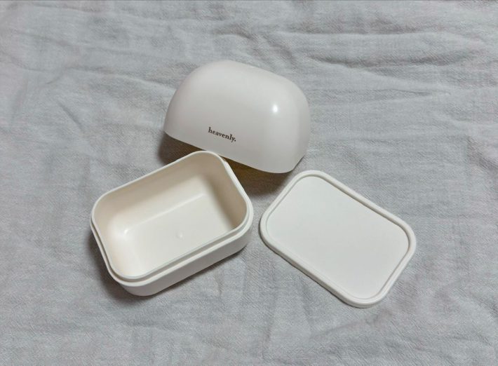 上段は三角おにぎり2個を立てた状態で入れられる