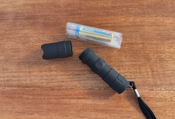 電池はライトから抜き別のボトルへ