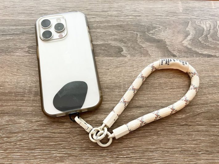 スマホの色とカード部分の色の組み合わせを楽しめる