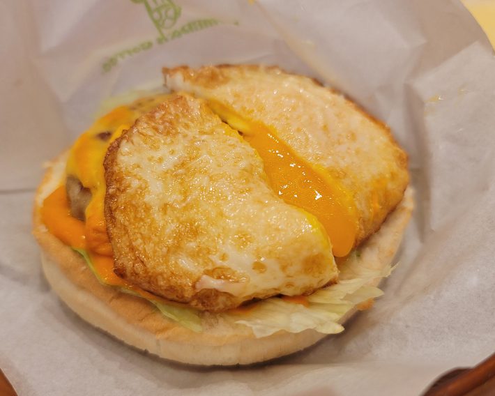 満月をイメージしたエッグオムレツがとろ～りたまりません……