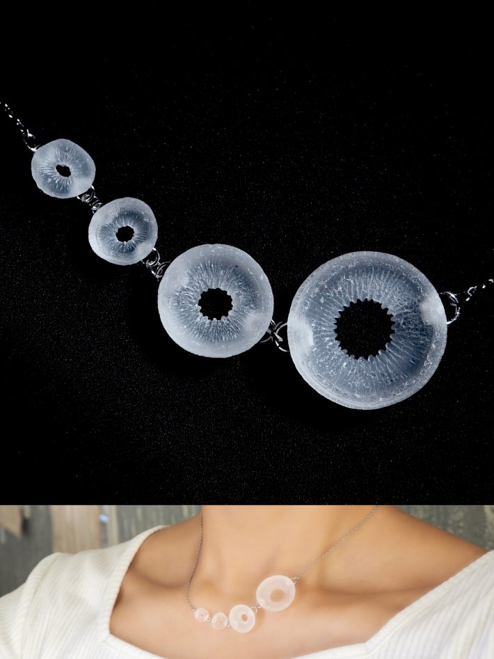 「三忠」さんのタコの吸盤で作ったネックレス