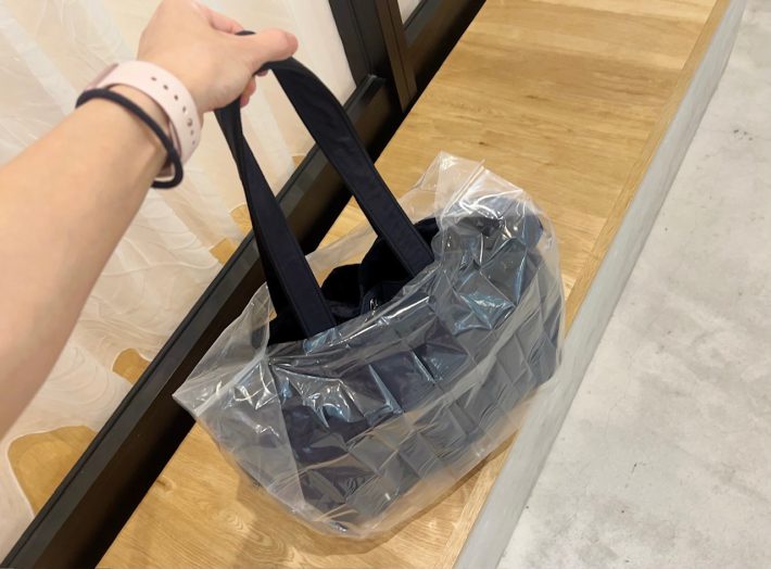 ダイソー「レインバッグカバー」