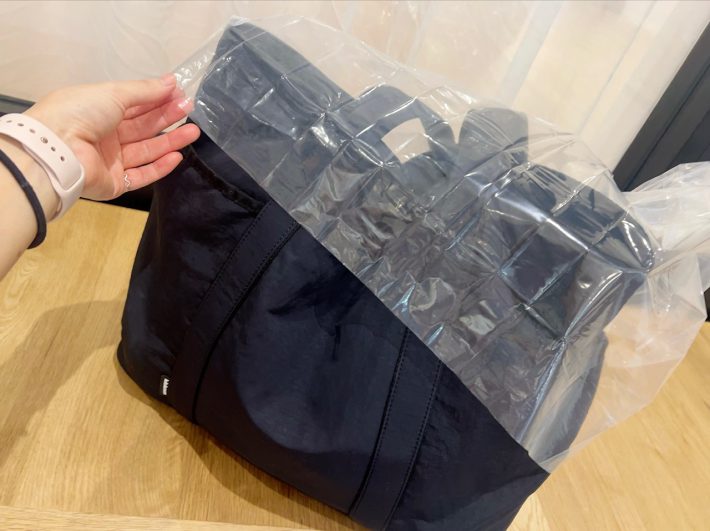 ダイソー「レインバッグカバー」