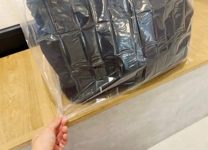 ダイソー「レインバッグカバー」