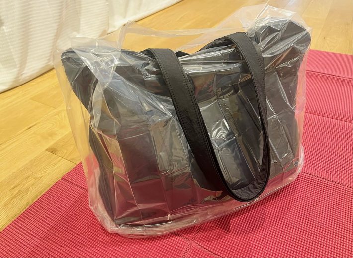 ダイソー「レインバッグカバー」