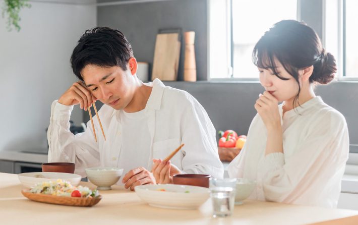 カップルの気まずい食事