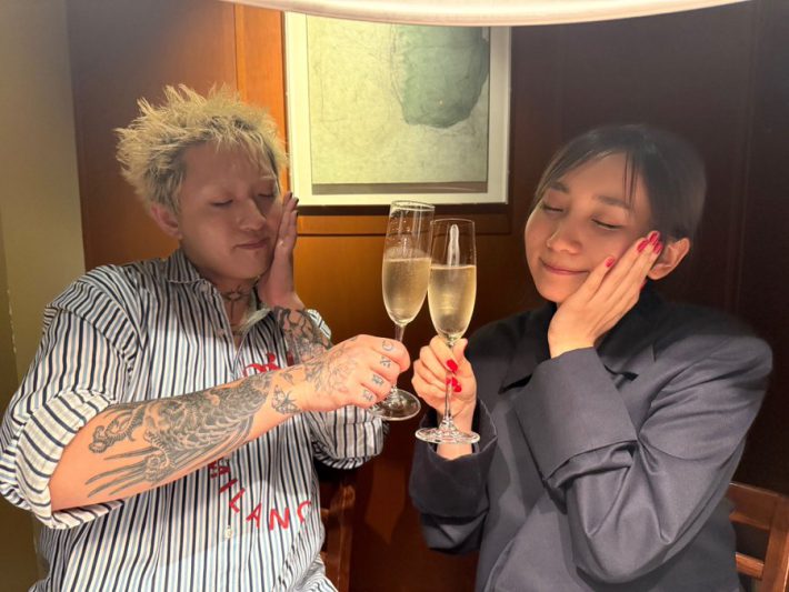 「怖すぎる」YOASOBIらのタトゥーに嫌悪の声。B'z稲葉やHydeらキャラになじむタトゥーとの決定的な違いとは