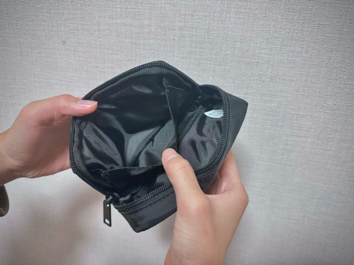 内ポケットは両サイドにマチがついていて収納力が高い