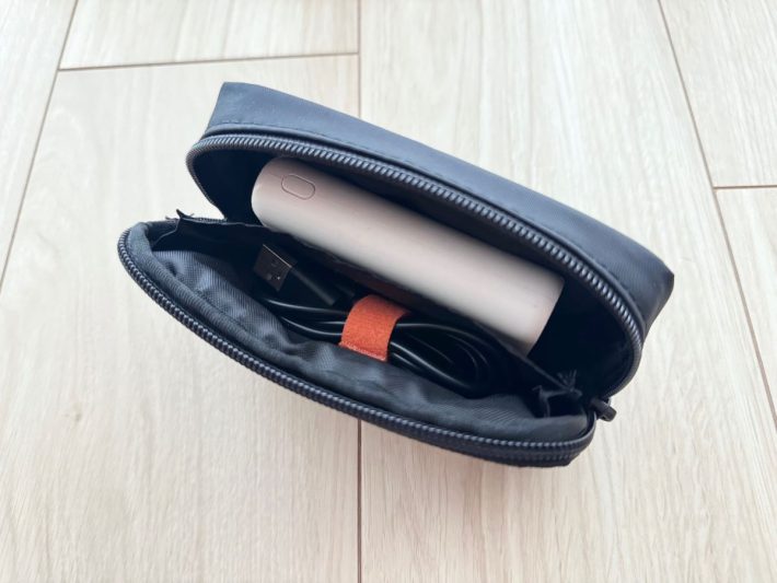 モバイルバッテリーやイヤホン、ケーブル類の持ち運びにも最適