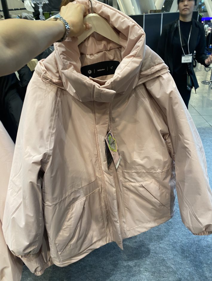 XShelter断熱レディース防水ウォームアウター（税込4900円）