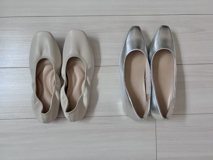 左：ワークマン「雲の上パンプス」右：GU「マシュマロパンプス」