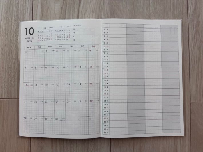 セリアのダブルマンスリー手帳