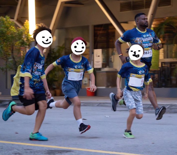 現地で子どもたちとマラソン大会に参加