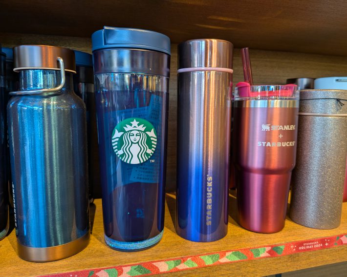 第2弾のメインカラーはネイビーや深味レッド