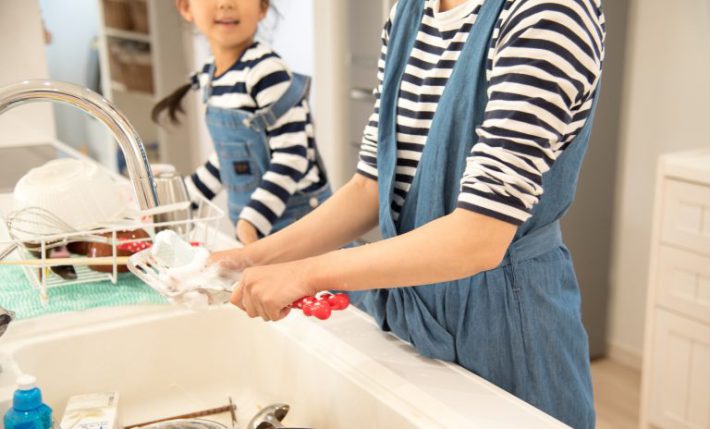 親子　台所　料理