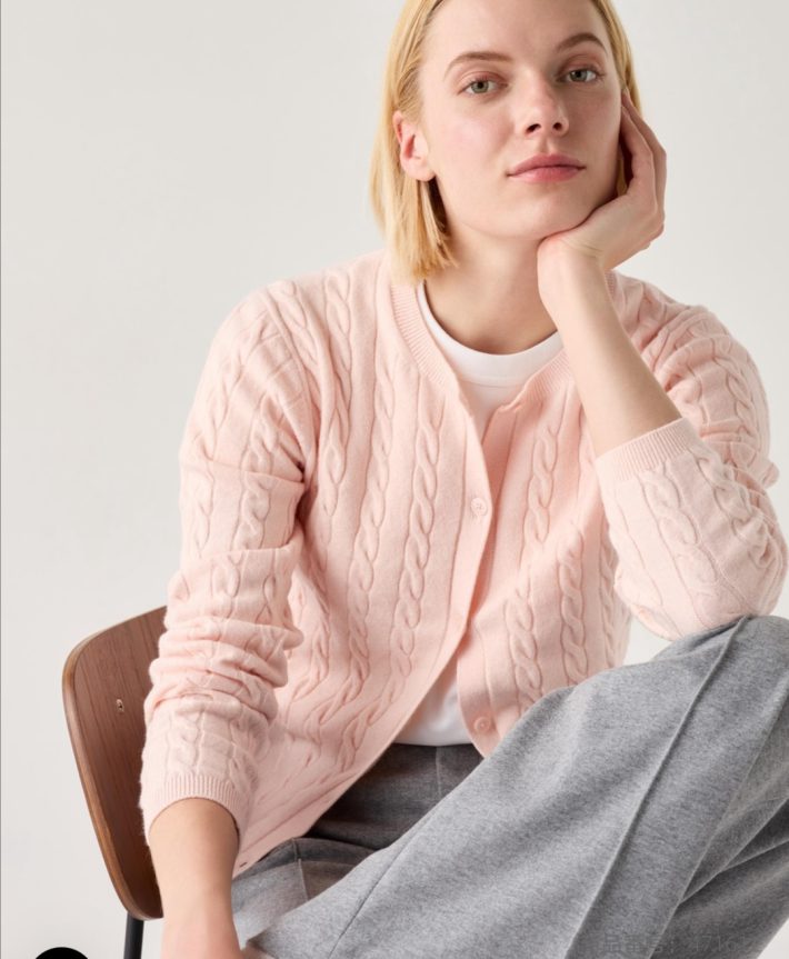 ユニクロ　ケーブルクルーネックカーディガン