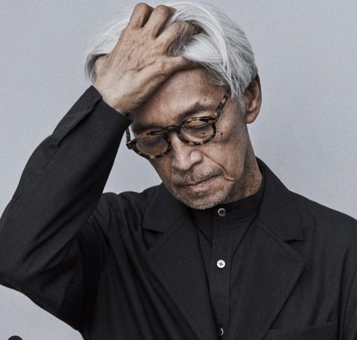 「替え歌みたい」坂本龍一氏の神曲をK-POPが借用で炎上。“戦メリ”がもてあそばれた印象になる理由